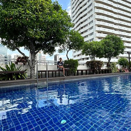 Delightful Condo In Central Location At Sukhumvit 49 Банкок Екстериор снимка