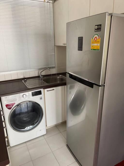 Delightful Condo In Central Location At Sukhumvit 49 Банкок Екстериор снимка